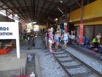 28-Maeklong-Railway-Market-06.jpg