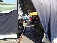 28-Maeklong-Railway-Market-14.jpg