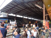28-Maeklong-Railway-Market-29.jpg