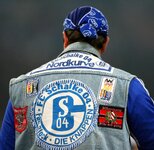 FC-Schalke-04-Hamburger-SV-1-1-Fans.jpg