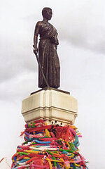 170px-Thao_Suranaree_statue.jpg