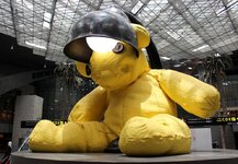 doha-hamad-international-airport-teddy-bear.jpg