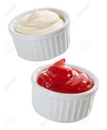 aise-und-ketchup-serviert-als-beilagen-zu-einer-ma.jpg
