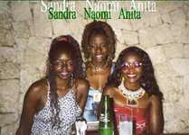 Kenia 14 Sandra Naomi Anita.JPG