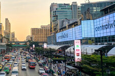 Pratunam-CentralWorld-shopping-mall.jpg