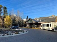 Lake Louise Inn-.jpg