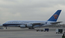 China-Beijing ''Flughafen China Southern A380'' (1).JPG