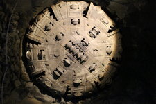 Duitsland-Andernach ''Geysir Infozentrum'' Tunnelbohrmaschine (2).JPG