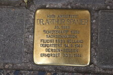 Duitsland-Berlin ''Stolperstein Unter den Linden'' (9).JPG