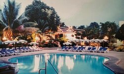 1990-history-thai-garden-resort-original-pool-area-pattaya-thailand.jpg