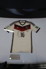 Duitsland-Dortmund ''Duits voetbalmuseum-WM 2014 Finale Duitsland-Argentinie 1-0 Phillip Lahm''.JPG