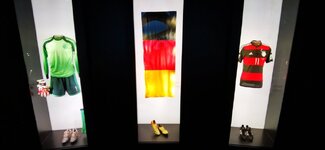 Duitsland-Dortmund ''Duits voetbalmuseum-WM 2014 Neuer Schweinsteiger Klose''.jpg