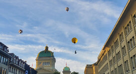 2 - ballon in city.jpg