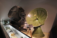 Duitsland-Dresden ''Museum der Bundeswehr-scheinwerfer und Radar''.JPG