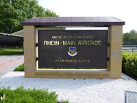 Duitsland-Frankfurt ''Denkmal Luftbrücke'' (1).JPG