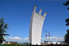 Duitsland-Frankfurt ''Denkmal Luftbrücke'' (10).jpg