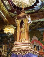 2017_0419_Chiang_Mai_City_Pillar_Shrine_interior.jpg