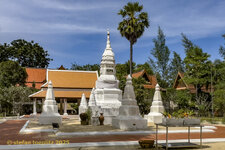 300-Wat-Naphralan-Maenam-2025-1215-06.jpg