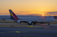 Duitsland-Frankfurt ''Flughafen-Asiana Airlines Cargo Boeing 747'' (11).jpg