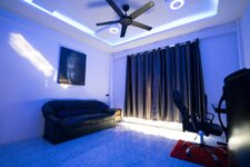 großes Zimmer Vorraum.jpg