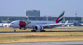Duitsland-Frankfurt ''Flughafen-Emirates Cargo Boeing 777'' (6).jpg