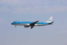 Duitsland-Frankfurt ''Flughafen-KLM Embraer 175''.JPG