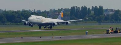 Duitsland-Frankfurt ''Flughafen-Lufthansa Boeing 747-800 Mexiko City-Frankfurt'' Siegerflieger...jpg