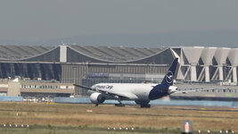 Duitsland-Frankfurt ''Flughafen-Lufthansa Cargo Boeing 777L'' (1).jpg