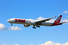 Duitsland-Frankfurt ''Flughafen-TAM Boeing 777'' (3).JPG