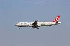 Duitsland-Frankfurt ''Flughafen-Turkish Airlines Airbus A321'' (2).JPG