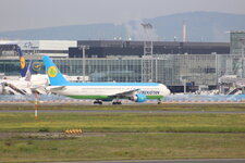 Duitsland-Frankfurt ''Flughafen-Uzbekistan''.JPG