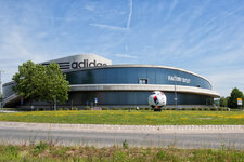 Duitsland-Herzogenaurach ''Adidas Outletstore'' (4).jpg Duitsland-Herzogenaurach ''Adidas Outletstore'' (4).jpg