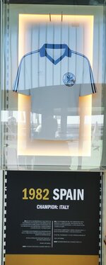 Duitsland-Herzogenaurach ''Adidas Outletstore'' (9).jpg Duitsland-Herzogenaurach ''Adidas Outletstore'' (9).jpg