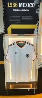 Duitsland-Herzogenaurach ''Adidas Outletstore'' (10).jpg Duitsland-Herzogenaurach ''Adidas Outletstore'' (10).jpg