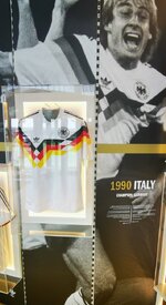 Duitsland-Herzogenaurach ''Adidas Outletstore'' (11).jpg Duitsland-Herzogenaurach ''Adidas Outletstore'' (11).jpg
