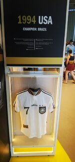 Duitsland-Herzogenaurach ''Adidas Outletstore'' (12).jpg Duitsland-Herzogenaurach ''Adidas Outletstore'' (12).jpg