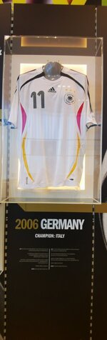 Duitsland-Herzogenaurach ''Adidas Outletstore'' (15).jpg Duitsland-Herzogenaurach ''Adidas Outletstore'' (15).jpg