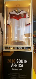 Duitsland-Herzogenaurach ''Adidas Outletstore'' (16).jpg Duitsland-Herzogenaurach ''Adidas Outletstore'' (16).jpg