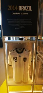 Duitsland-Herzogenaurach ''Adidas Outletstore'' (17).jpg Duitsland-Herzogenaurach ''Adidas Outletstore'' (17).jpg