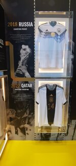 Duitsland-Herzogenaurach ''Adidas Outletstore'' (18).jpg Duitsland-Herzogenaurach ''Adidas Outletstore'' (18).jpg