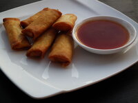 800px-Vegetarische_Fr%C3%BChlingsrollen_Juni_2012.JPG