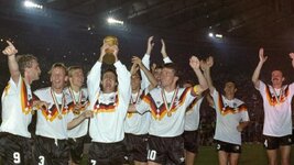 Die-Weltmeister-von-1990-erhielten-umgerechnet-64-100-Euro-fuer-den-WM-Titel_20160129_181005.jpg