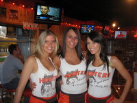 Hooter´s Girls.JPG