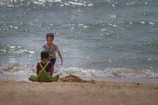 thailand_pattaya_beachkids.jpg