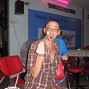 08.11.2013 Smurf Bar