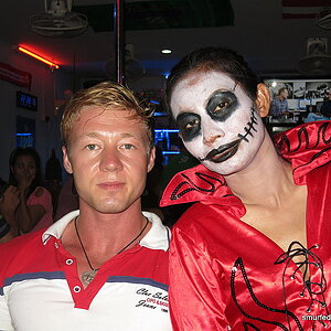 2014-10-31  Smurf Bar