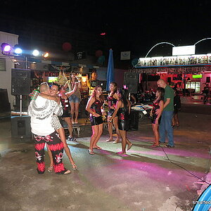 2014-10-31  Smurf Bar