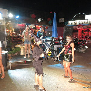 2014-10-31  Smurf Bar