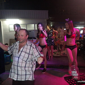 2014-11-23  Smurf Bar
