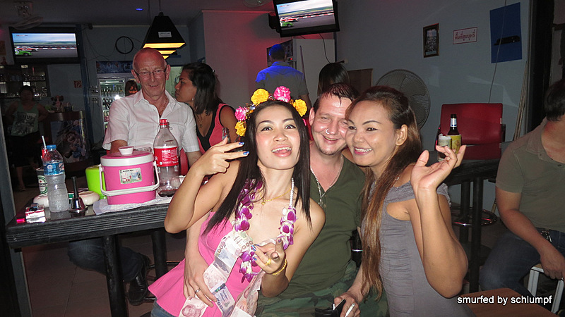 04.12.2013 Smurf Bar